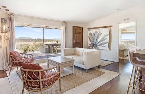 Joshua Tree House | Impressive Cottage with Fire Pit, Hot-tub and Barbecue in Joshua Tree, California