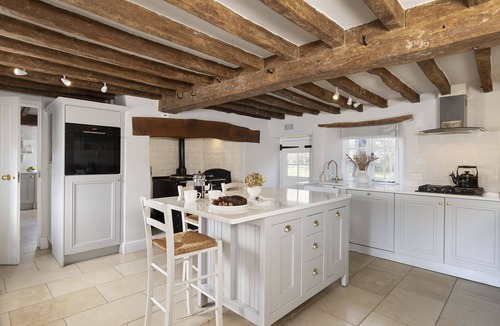 Quenington House | Impressive Georgian Farmhouse with hot tub and games room - Yew Tree Farmhouse