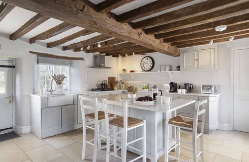 Quenington House | Impressive Georgian Farmhouse with hot tub and games room - Yew Tree Farmhouse