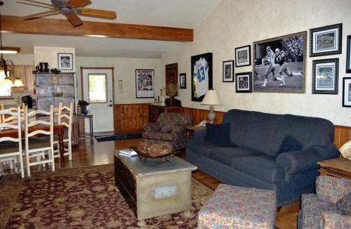 Mount Ida House | Impressive Log Cabin with Hot-tub, Fire Pit and Swimming Pool in Mount Ida, Arkansas