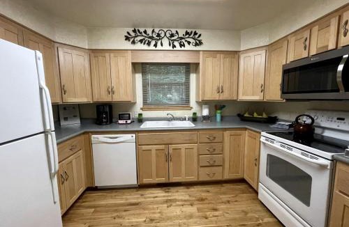 Mount Ida House | Impressive Log Cabin with Hot-tub and Fire Pit in Mount Ida, Arkansas