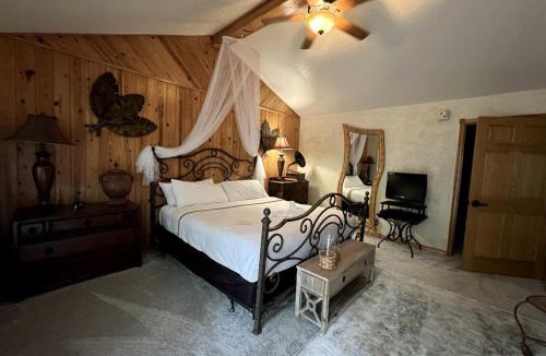 Mount Ida House | Impressive Log Cabin with Hot-tub and Fire Pit in Mount Ida, Arkansas