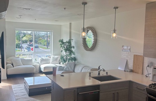 Whittier Heights House | Impressive Modern 3-bedroom townhome with WiFi and AC in lovely Ballard Seattle