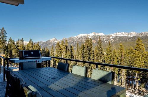 Big Sky Villa | Impressive Mountain Villa with Hot-tub and Impressive Views in Big Sky, Montana