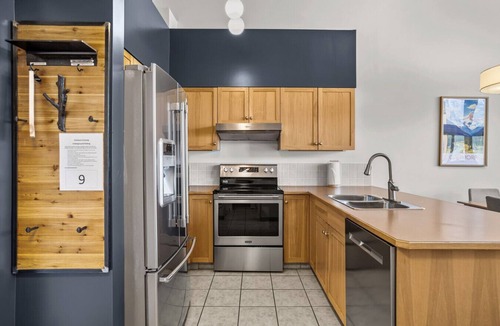 Canmore Apartment | Impressive Penthouse w/Rooftop Hot Tub