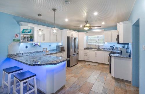 Welches House | Impressive Private Pool Mandevilla Home Near Beach