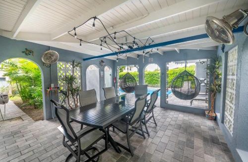 Welches House | Impressive Private Pool Mandevilla Home Near Beach