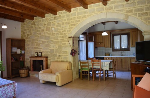 Prines Villa | Impressive Rethymno Villa | 3 Bedrooms | Villa Kiriya