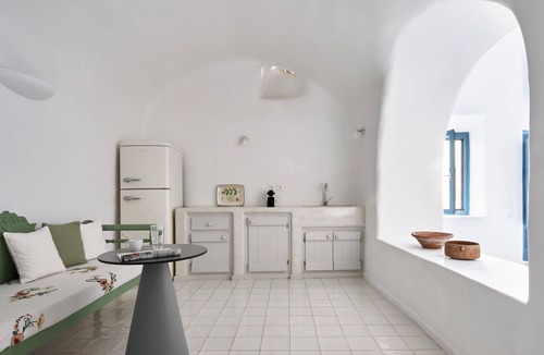 Pyrgos Villa | Impressive Santorini Apartment | 1 Bedroom Suite | Apartment Moe