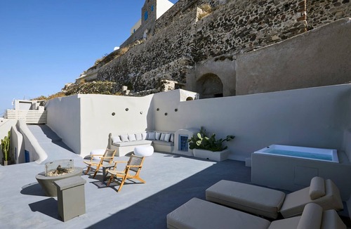 Pyrgos Villa | Impressive Santorini Apartment | 1 Bedroom Suite | Apartment Moe