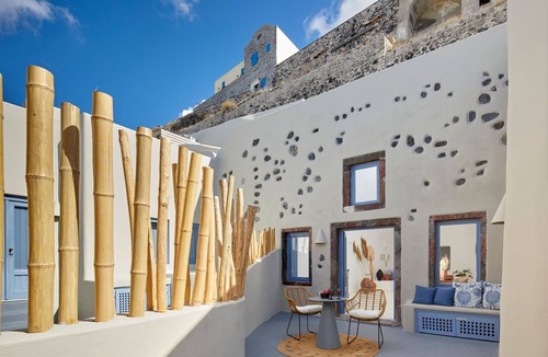 Pyrgos Villa | Impressive Santorini Apartment | 1 Bedroom Suite | Apartment Moe