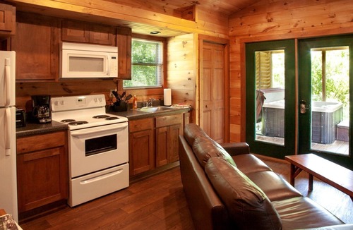 Equality House | Impressive Secluded Cabin with Hot-tub in Herod, Illinois