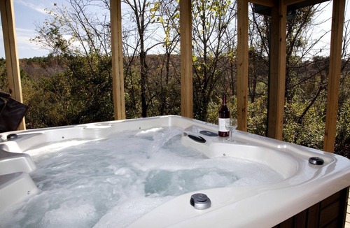 Equality House | Impressive Secluded Cabin with Hot-tub in Herod, Illinois