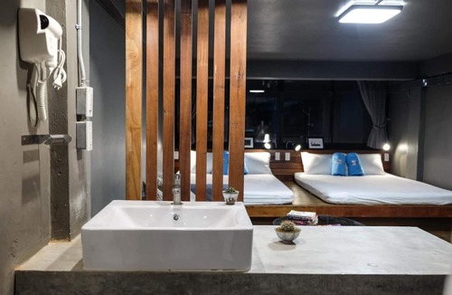 Pratunam Hostel | In A Box Hostel