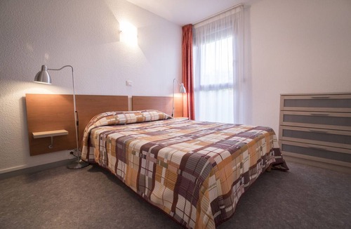 Salies-de-Bearn Apartment | In a family residence with pool