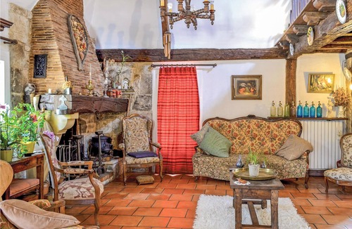Saint-Pierre-d'Eyraud House | In a small village among the vineyards near Bergerac stands this cottage just two minutes from the D