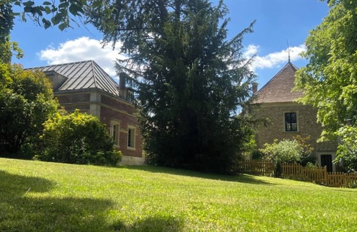 Boissy-Saint-Leger Cottage | In an exceptional setting, 17km from Paris, restored farmhouse of a château