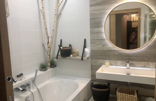 Chateauneuf-de-Gadagne Bed & Breakfast | In Chateauneuf de Gadagne, in the heart of the village: 2 independent bedrooms