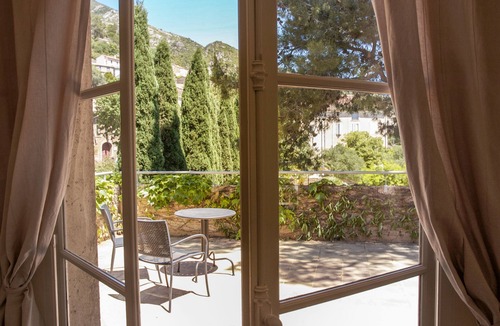 Roquebrun House | In the charming village of Roquebrun sur Orb. Suitable for 8 to 10 people.