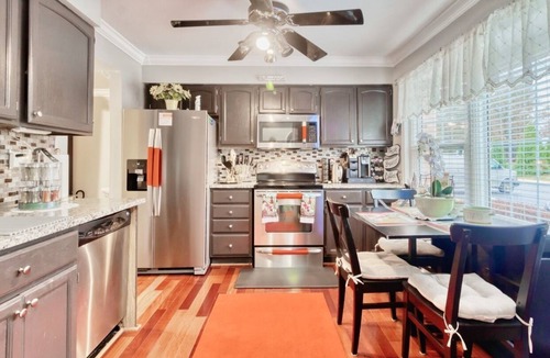 Montgomery Village House | In the DC-VA-MD area? Stay in lux and comfort at the Beautiful Empress Lounge