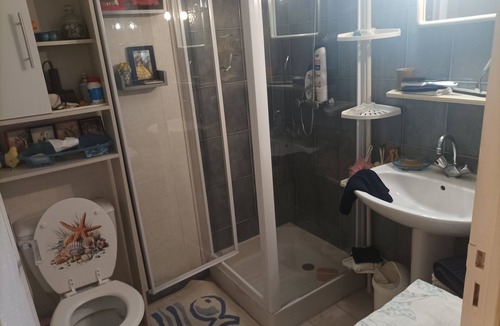 Brive-la-Gaillarde Apartment | In the flower garden