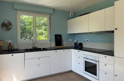 Riec-sur-Belon House | 🌸 "In the Garden of Camellias – Peaceful House Between Sea and Artists’ Town"