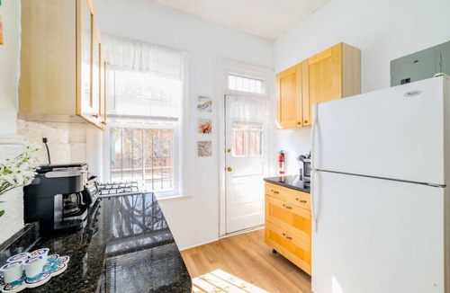 Adams Morgan Apartment | In the heart of Adams Morgan | Vintage Charm