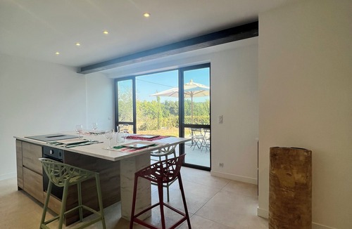 Le Tholonet House | In the heart of Cézanne's Provence, at the foot of Sainte Victoire