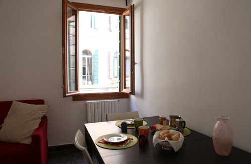 Santa Croce Apartment | In the heart of historic Venice, newly-renovated apartment with A / C and WIFI
