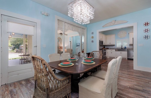 Biloxi House | In the heart of Ocean Springs. Easily WALK to downtown! The Porter House