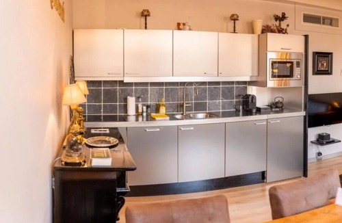 Canal Ring Apartment | In the Heart of Old Amsterdam with Canal view