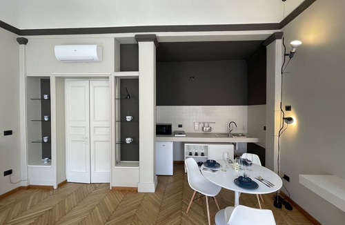 Old Town Apartment | In the heart of the city of Modena Studio apartment with view of Duomo and Ghirlandina