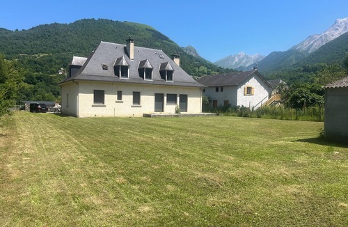 Laruns Apartment | In the heart of the Ossau valley renovated 3-bedroom apartment
