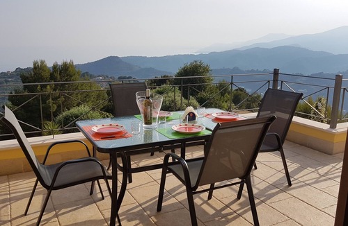 Vallebona Apartment | In the peace of nature La Casa del Sole offers you beautiful views and privacy!