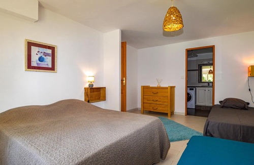 Ucciani Apartment | In this vacation apartment with a beautiful view of the countryside, the vacation becomes a pleasure