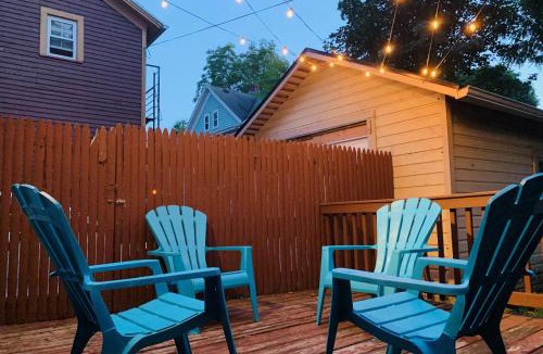 South Wedge House | In-Unit Laundry Parking 1GB WiFi and Patio Deck