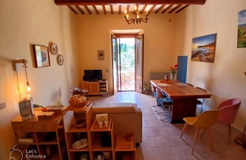 Massa Marittima Apartment | INCANTEVOLE CASA TOSCANA con travi in legno, ampia terrazza e vista sulle colline