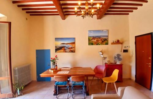 Massa Marittima Apartment | INCANTEVOLE CASA TOSCANA con travi in legno, ampia terrazza e vista sulle colline