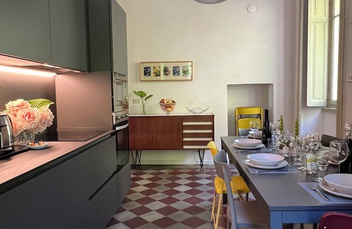 Magreglio Villa | Incantevole Villa Storica, Collocata in un Vasto Parco Privato