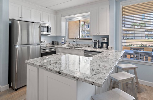 Destin Condo | Includes complimentary beach service (2 chairs, 1 umbrella) for each day!