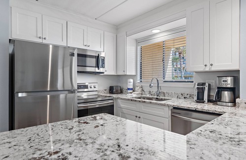 Destin Condo | Includes complimentary beach service (2 chairs, 1 umbrella) for each day!