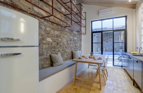 Plaka Apartment | Incomparable Plaka's Lux 2bdrm Apt w/Pvt Heated Pool
