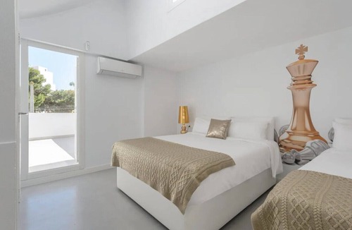 Ibiza Town Ski Chalet | Increíble Y Lujosa Villa EN EL Centro DE Playa DEN Bossa
