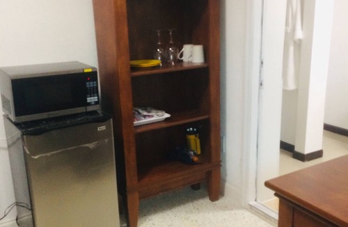 Little Havana Cottage | Incredible 3 miles from Miami Airport! downtown and Brickell Free Parking!