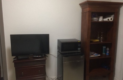 Little Havana Cottage | Incredible 3 miles from Miami Airport! downtown and Brickell Free Parking!