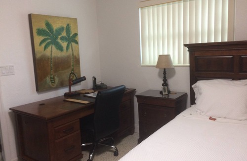 Little Havana Cottage | Incredible 3 miles from Miami Airport! downtown and Brickell Free Parking!