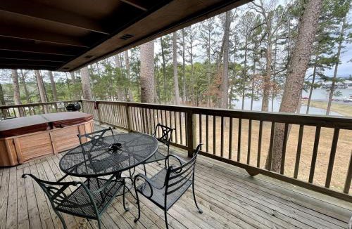 Mount Ida House | Incredible Cottage with Swimming Pool and Hot-tub on Lake Ouachita, Arkansas