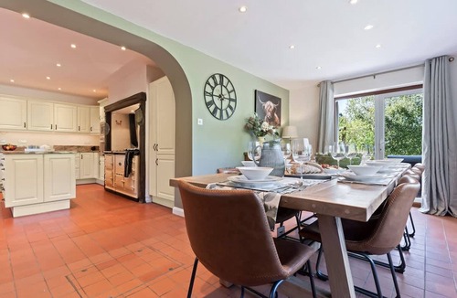 Godalming House | Incredible Countryside Getaway With Tennis Court