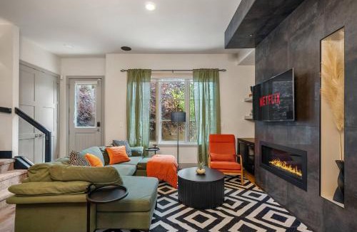 Kensington House | *Incredible Location* |Two King Beds| Free Parking