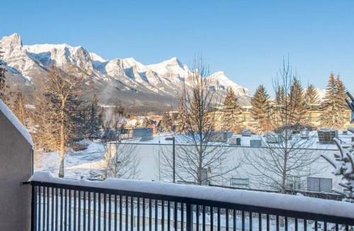 Canmore House | Incredible Mountain View Townhouse in DT Canmore w/A/C & U/A Parking